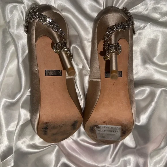 Badgley Mischka Heels (7) - Picture 4 of 8
